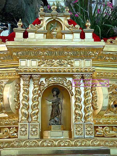 Capilla-Hornacina con la imagen de San Juan Bautista en la trasera del Paso de Misterio de Cristo Rey en su Entrada Triunfal en Jerusalén