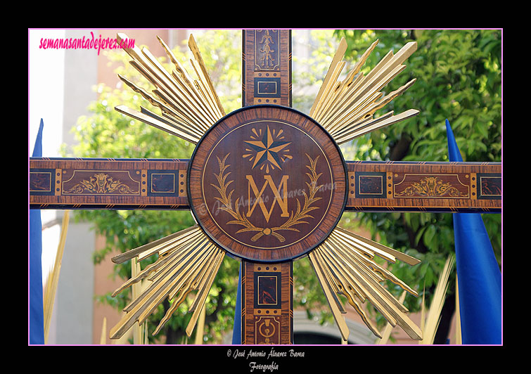 Cruceta de la Cruz de Guía de la Hermandad de Cristo Rey en su Triunfal Entrada en Jerusalén