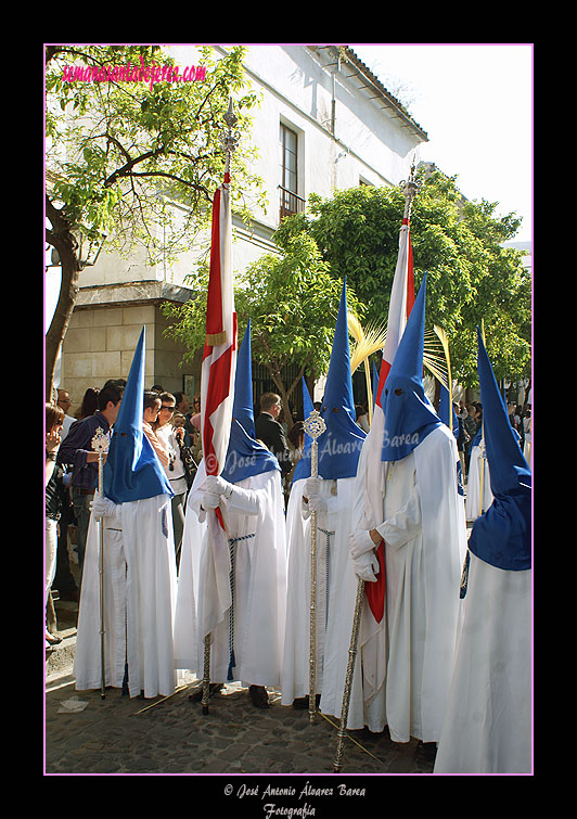 Presidencia de las Banderas del Señor de la Hermandad de Cristo Rey en su Triunfal Entrada en Jerusalén