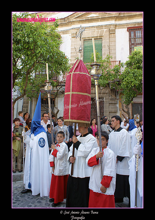 Cruz Parroquial de la Hermandad de Cristo Rey en su Triunfal Entrada en Jerusalén