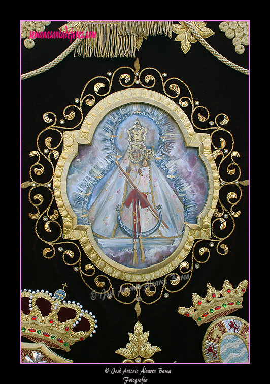 Cartela del Estandarte de la Virgen de la Merced en la Hermandad del Transporte