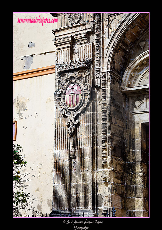 Pilastra de la Portada principal de la Basílica de Nuestra Señora de la Merced Coronada