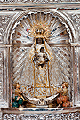 La Virgen de la Merced, en el frontal de los respiraderos del Paso de Palio de Madre de Dios de la Misericordia