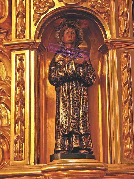 Capilla con la imagen de San Juan Grande en la canastilla del Paso de Misterio del Santisimo Cristo de la Coronación de Espinas