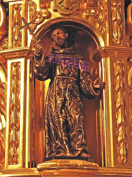Capilla con la imagen de San Francisco de Asis en la canastilla del Paso de Misterio del Santisimo Cristo de la Coronación de Espinas