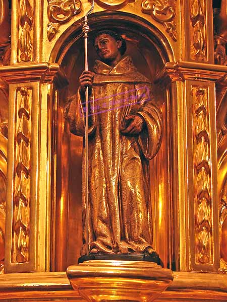 Capilla con la imagen de San Francisco de Paula en la canastilla del Paso de Misterio del Santisimo Cristo de la Coronación de Espinas