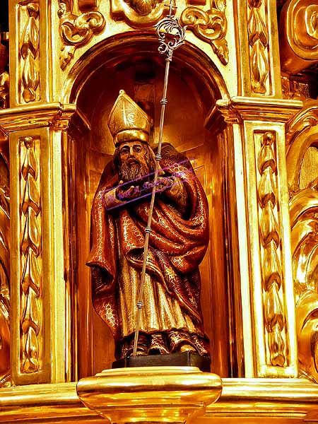 Capilla con la imagen de San Dionisio en la canastilla del Paso de Misterio del Santisimo Cristo de la Coronación de Espinas