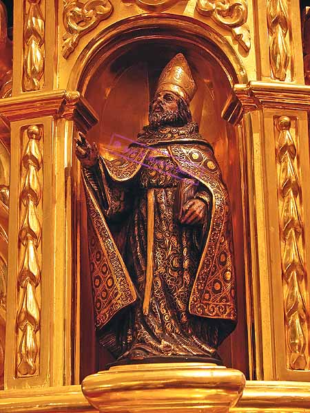 Capilla con la imagen de San Agustin en la canastilla del Paso de Misterio de la Coronación de Espinas