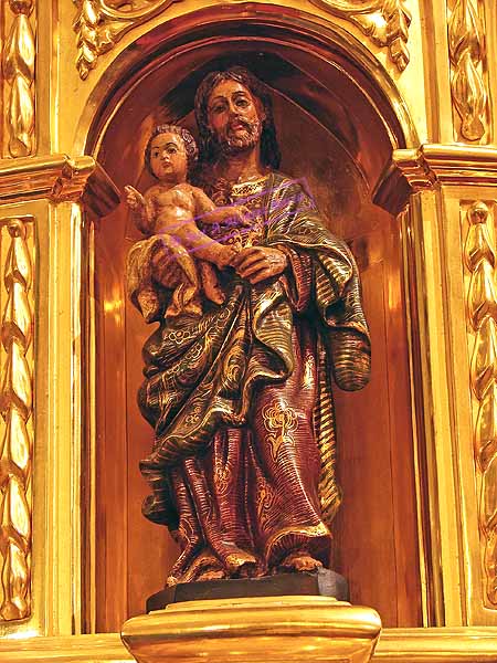 Capilla con la imagen de San Jose en la canastilla del Paso de Misterio del Santisimo Cristo de la Coronación de Espinas