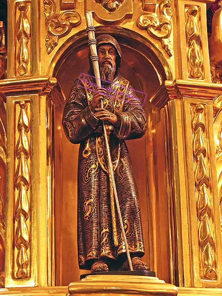 Capilla con la imagen de San Bernardo en la canastilla del Paso de Misterio del Santisimo Cristo de la Coronación de Espinas