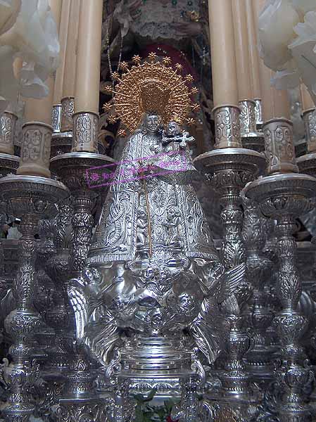 La Virgen de los Desamparados: Imagen Venera del paso de Palio de María Santísima de la Paz en su Mayor Aflicción