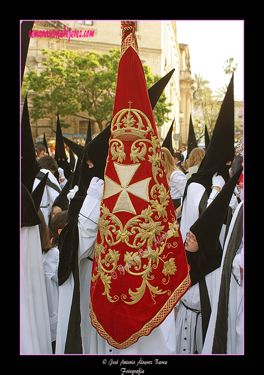 Banderín de San Juan Bautista de la Hermandad de la Coronación de Espinas