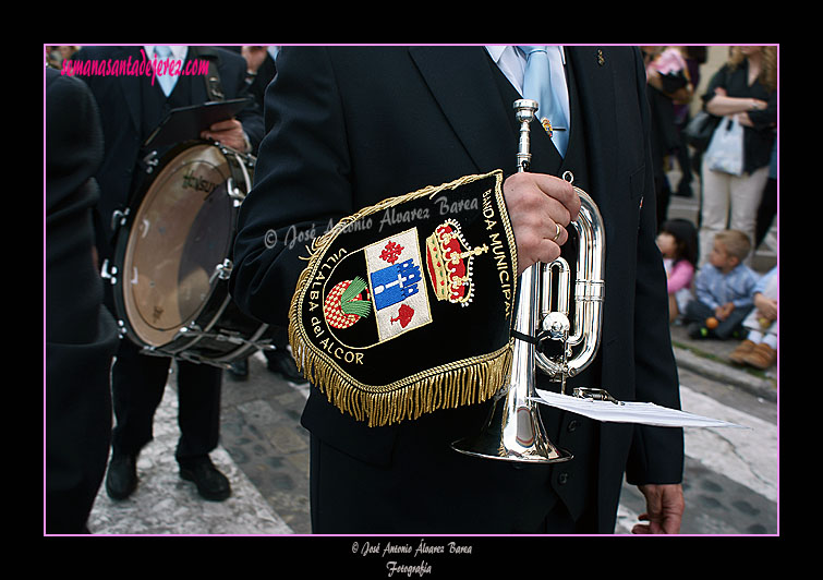 Corneta de la Banda Municipal de Musica de Villalba del Alcor, tras el Paso de Palio de la Hermandad de la Coronación de Espinas