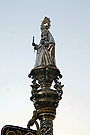 La Virgen del Rosario, figura del remate del asta del Banderín de los Hermanos Costaleros de la Hermandad de las Angustias