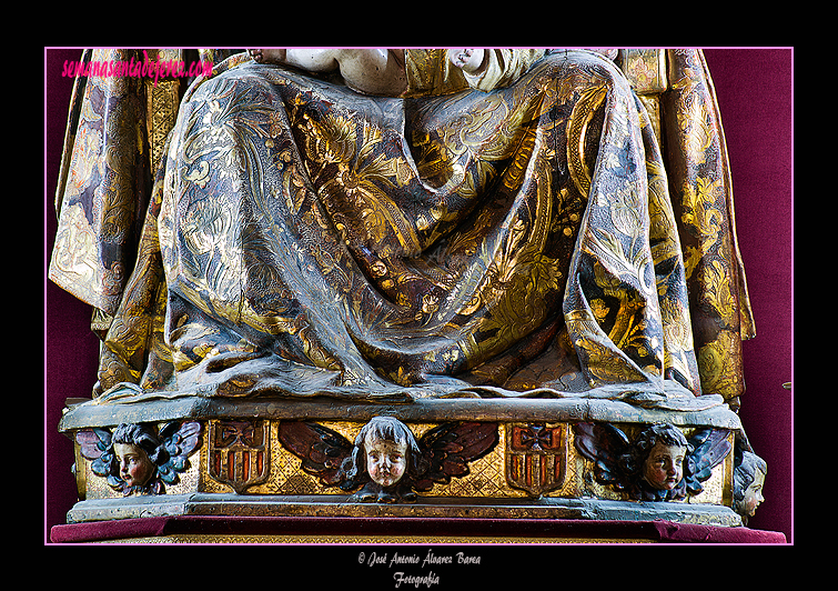 Detalle de la saya y peana de la Virgen de Belén (Santa Iglesia Catedral)