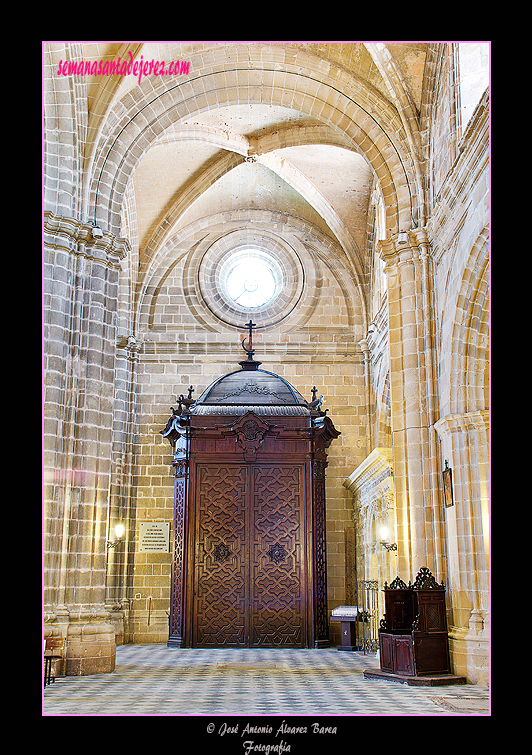 Puerta de los Reyes Magos (Nave del Evangelio - Santa Iglesia Catedral)
