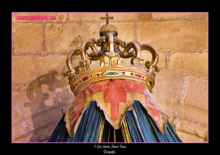 Corona que remata el ático del Retablo de San José, actualmente de Nuestra Señora del Socorro (Santa Iglesia Catedral)