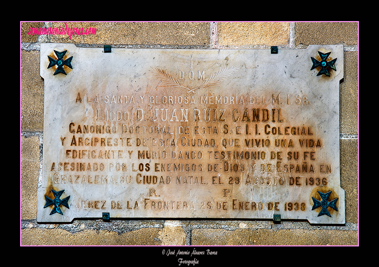 Lápida en la pared del tramo del Retablo del Nazareno Caído (Santa Iglesia Catedral)