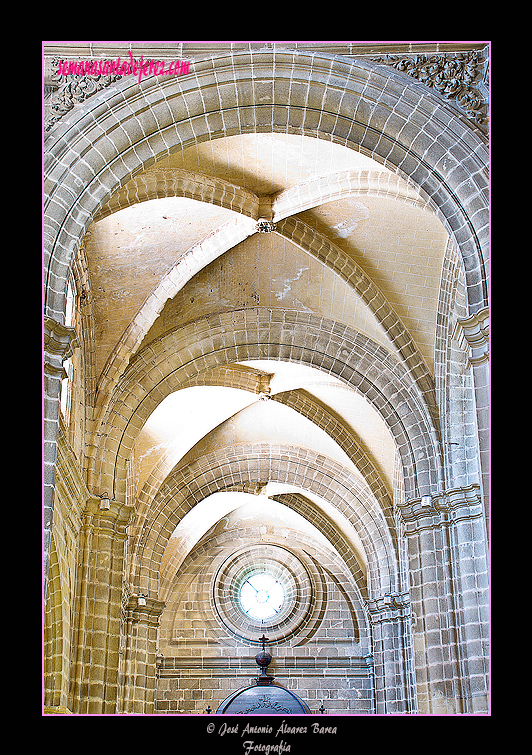 Bóvedas a los pies de la nave de la Epístola (Santa Iglesia Catedral)