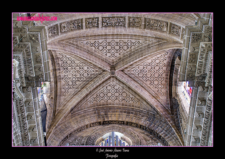 Bóveda a los pies de la nave central (Santa Iglesia Catedral)