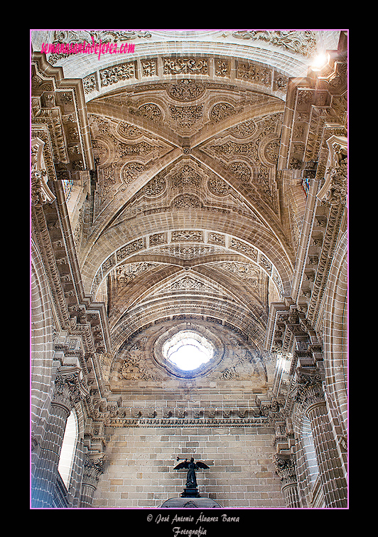 Bóvedas sobre la puerta de la Encarnación (Santa Iglesia Catedral)