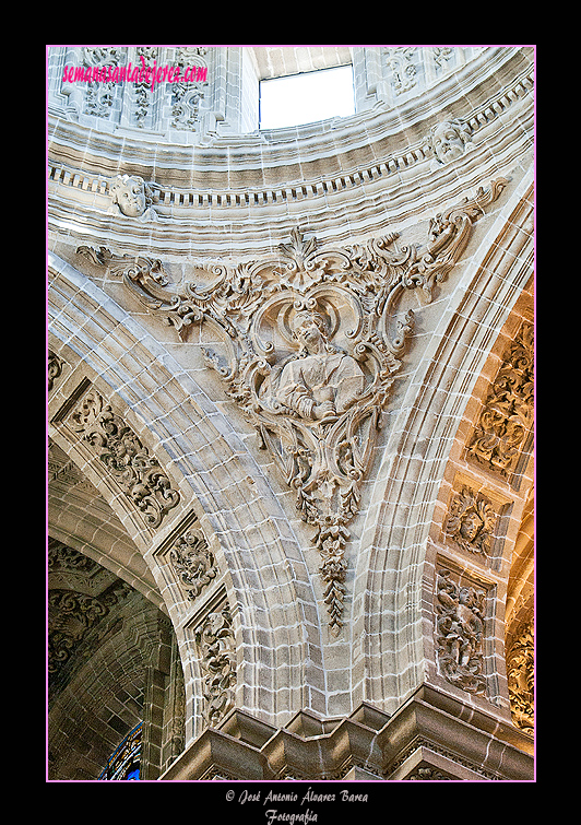 Una de las pechinas de la bóveda de la cúpula central (Santa Iglesia Catedral)
