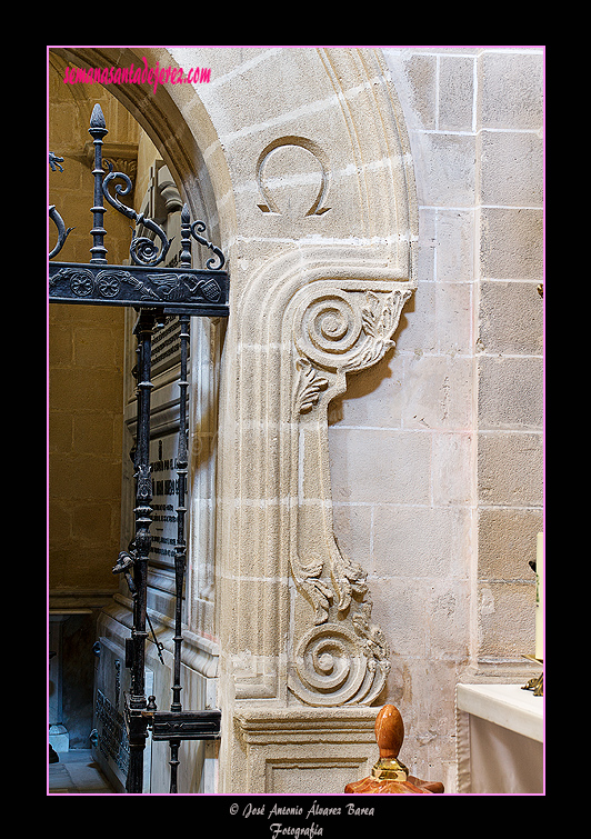 Detalle de la entrada al Panteón (Capilla del Sagrario - Santa Iglesia Catedral)