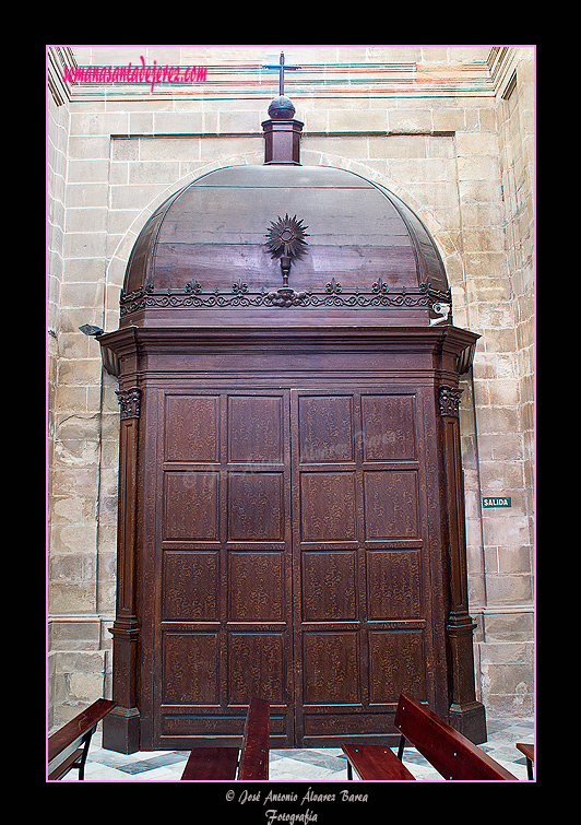 Puerta de entrada exterior de la Capilla del Sagrario (Santa Iglesia Catedral)