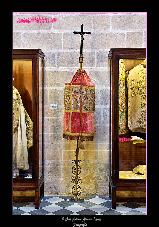 Cruz con manga barroca (Sacristía Menor - Santa Iglesia Catedral)