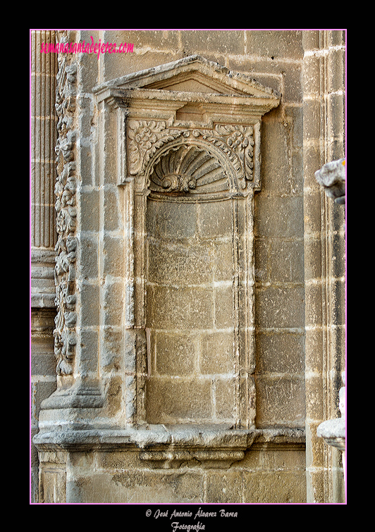 Hornacina en el lateral izquierdo de la Puerta Principal de la Santa Iglesia Catedral