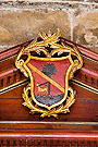 Escudo de la familia Rodríguez de Medina en el ático del retablo de San Caralampio (Santa Iglesia Catedral)