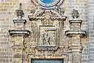 Dintel de la puerta izquierda de la fachada principal de la Santa Iglesia Catedral
