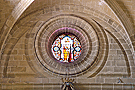 Vidriera en la parte superior del retablo del Cristo de la Viga (Nave del Evangelio - Santa Iglesia Catedral)