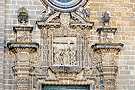 Dintel de la puerta derecha de la fachada principal de la Santa Iglesia Catedral