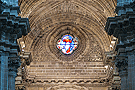 Vidriera en la parte superior de la Portada de la Sacrístía (Santa Iglesia Catedral)