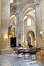 Vista de la nave central y la Capilla del Sagrario desde el tramo del Retablo de San Pedro (Santa Iglesia Catedral)