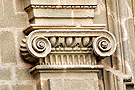 Detalle de pilastra jónica (Portada de la Visitación de la Santa Iglesia Catedral)