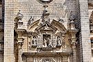 Frontón de la portada de la Encarnación de la Santa Iglesia Catedral