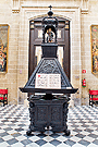 Facistol del siglo XVIII (Antesacristía - Santa Iglesia Catedral) (Proveniente del antiguo coro en el que se colocaban los libros. De madera de caoba de 3,80 x 1,50 metros)