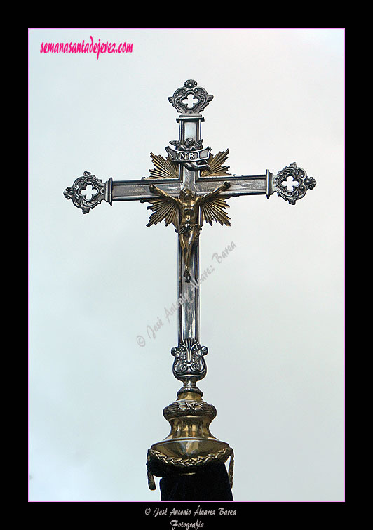 Cruz Parroquial de la Hermandad de Nuestra Señora de Amor y Sacrificio