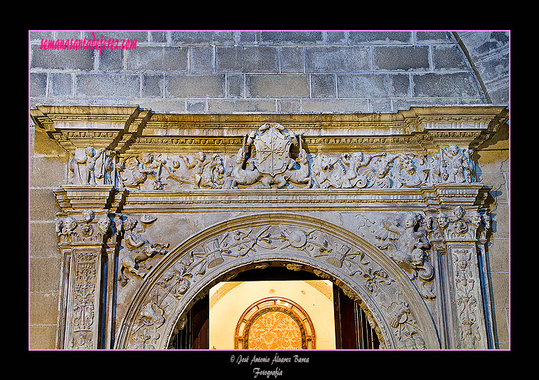Arco de la portada de la Capilla de Gracias (Iglesia Conventual Dominica de Santo Domingo)