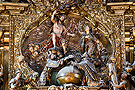 Escena del abrazo mistico de Santo Domingo y San Francisco ante el mundo bajo la presencia de la Virgen y Jesucristo (Retablo Mayor - Iglesia Conventual Dominica de Santo Domingo)