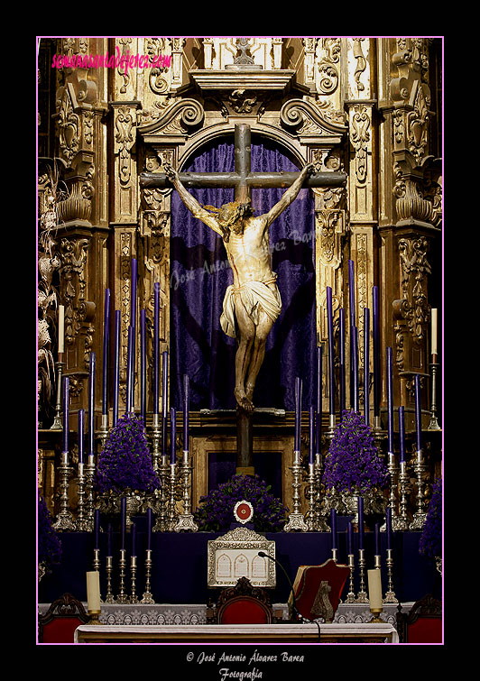 Santisimo Cristo de la Buena Muerte en el Retablo Mayor de la Capilla de San Juan de Letrán