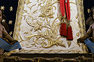 Detalle de los bordados de la saya de Nuestra Madre y Señora del Traspaso 