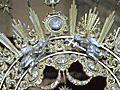 Detalle de los arcángeles en la ráfaga de la corona de María Santísima del Perpetuo Socorro