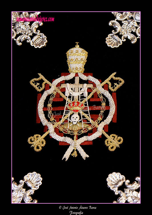 Escudo del Libro de Reglas de la Hermandad del Santo Entierro (Anverso)