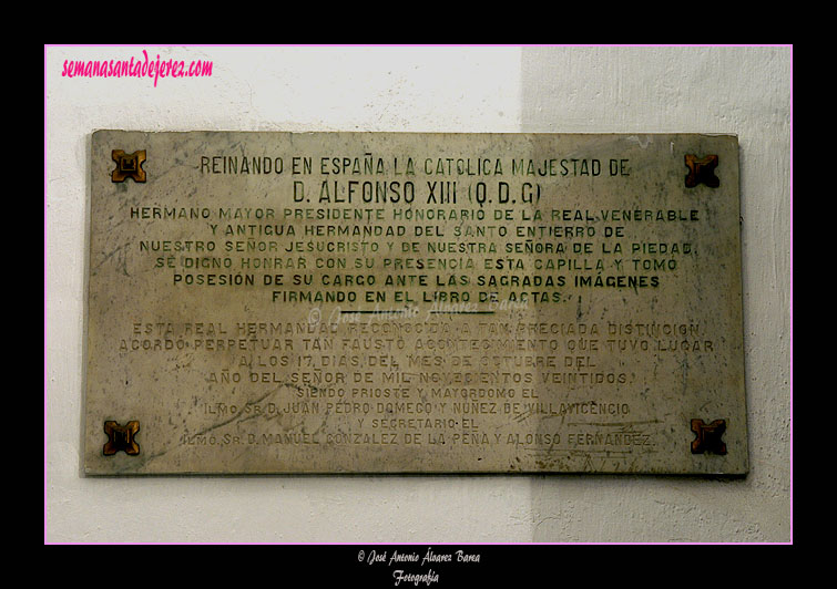 Placa conmemorativa de la visita del Rey Alfonso XIII a la Capilla (Real Capilla del Calvario)