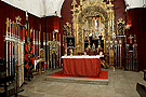 Altar de insignias de la Hermandad del Santo Entierro