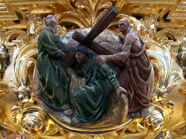 Cartela del Nazareno Caido en  la canastilla del Paso del Santisimo Cristo de la Clemencia en la Traición de Judas 