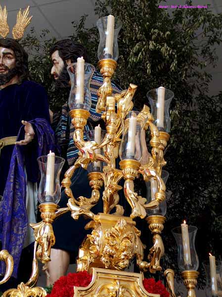 Nuevo candelabro delantero dorado del Paso de Misterio del Santísimo Cristo de la Clemencia en la Traición de Judas 